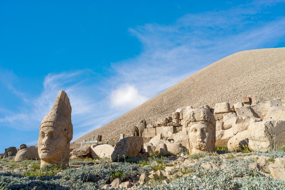 Tarih ve Doğanın Buluştuğu Yer: Nemrut Dağı Tanrıların Mekanı